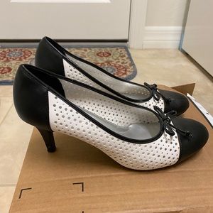 Black & White Pump